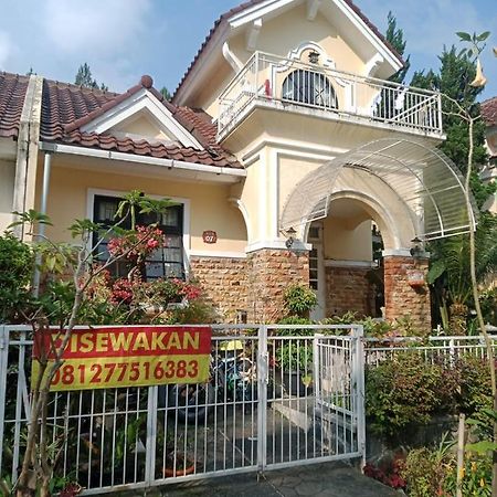 Villa Kota Bunga Cipanas 3 Kamar Baru Renovasi Full Wifi Cikundul ภายนอก รูปภาพ