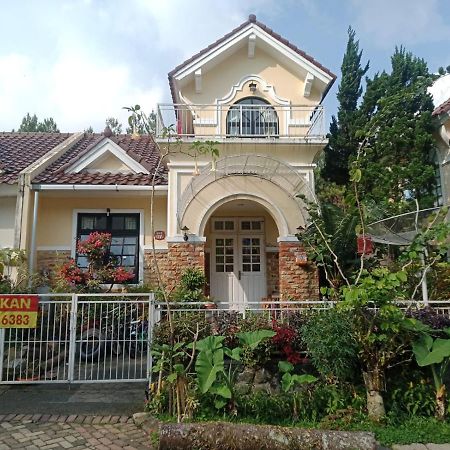 Villa Kota Bunga Cipanas 3 Kamar Baru Renovasi Full Wifi Cikundul ภายนอก รูปภาพ