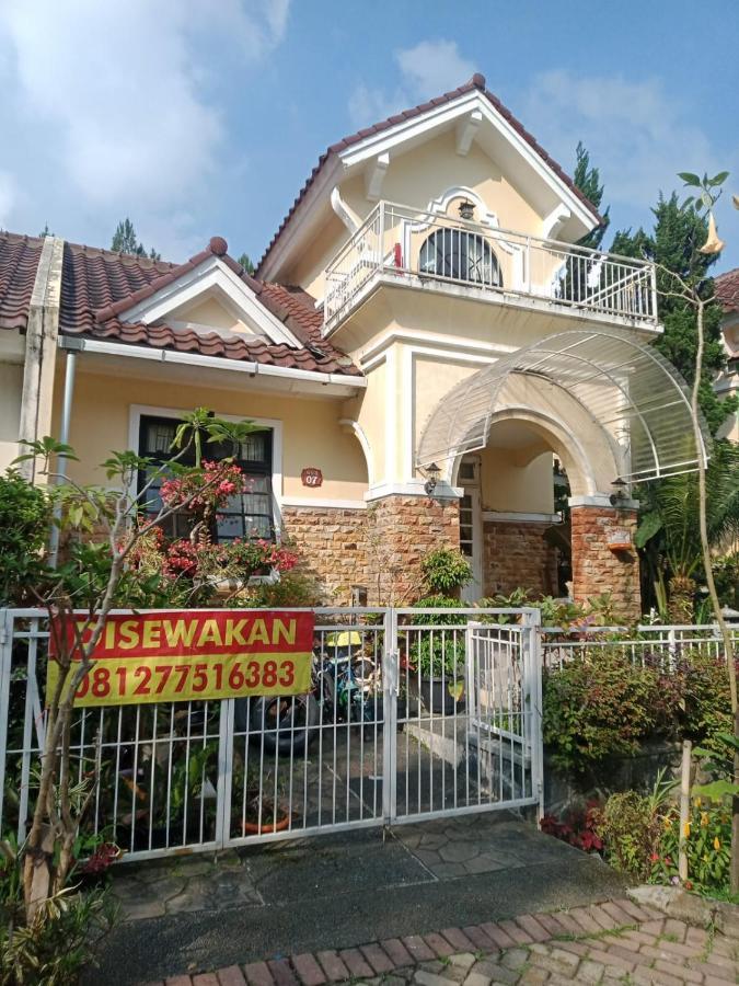 Villa Kota Bunga Cipanas 3 Kamar Baru Renovasi Full Wifi Cikundul ภายนอก รูปภาพ