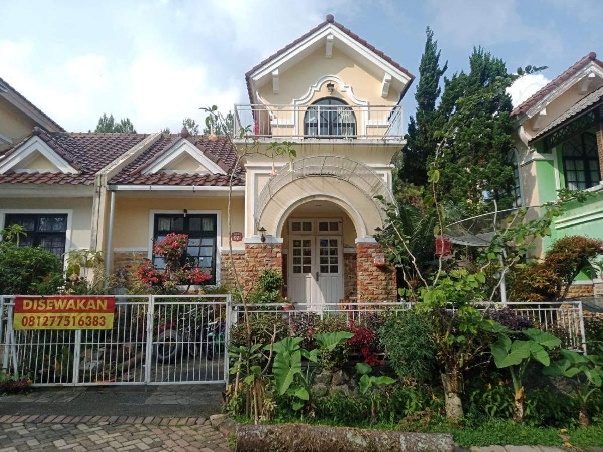 Villa Kota Bunga Cipanas 3 Kamar Baru Renovasi Full Wifi Cikundul ภายนอก รูปภาพ
